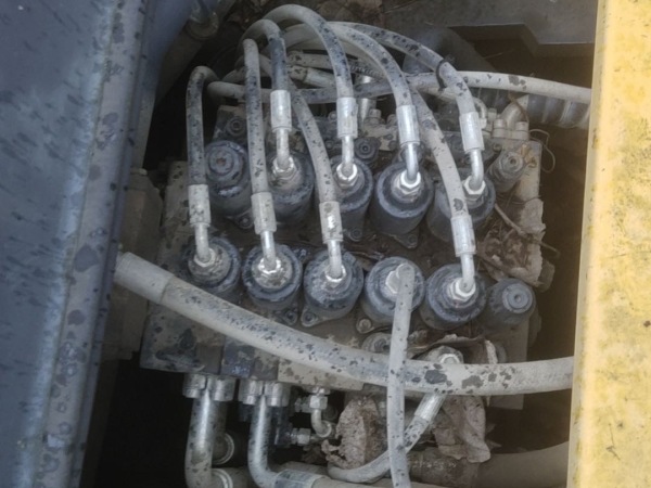 徐工XE270DK履帶式挖掘機