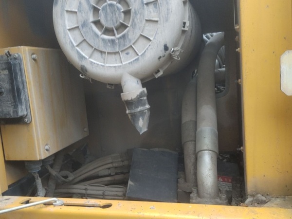 徐工XE270DK履帶式挖掘機