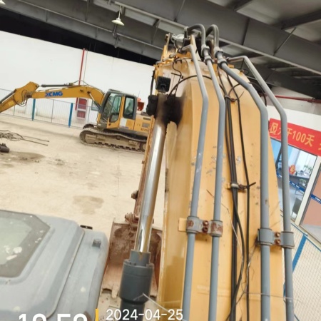 徐工XE200DA履带式挖掘机