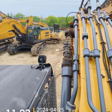 徐工XE550DK履带式挖掘机