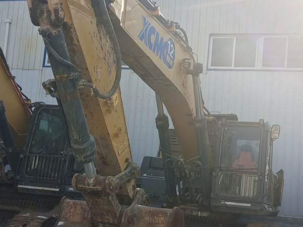 徐工XE470D履帶式挖掘機