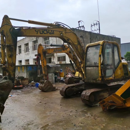 玉柴YC85履带式挖掘机