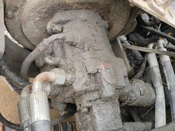 玉柴YC85履帶式挖掘機