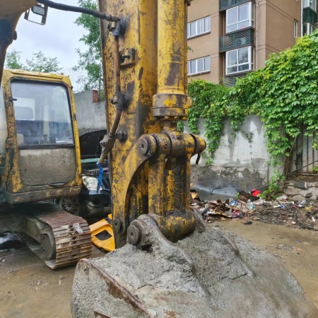 玉柴YC85履带式挖掘机