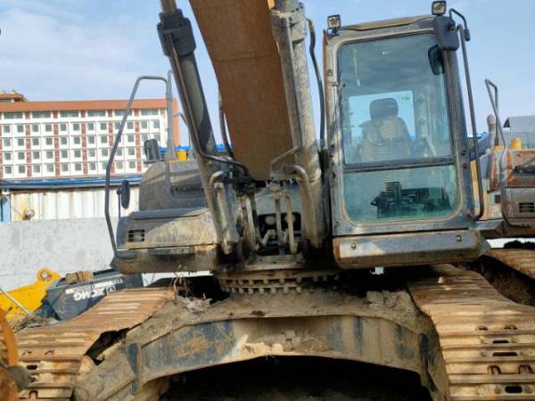 徐工XE370DK履帶式挖掘機