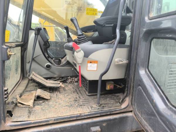 徐工XE700D履帶式挖掘機(jī)