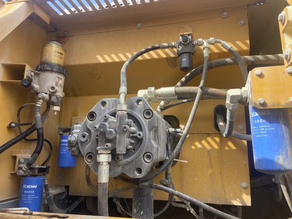 徐工XE335DK履帶式挖掘機