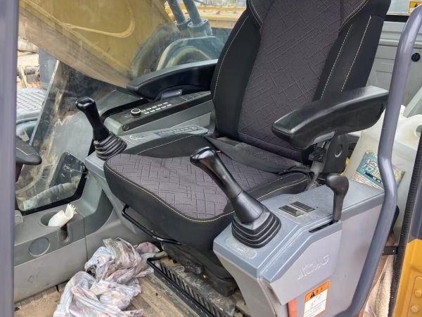 徐工XE380DK履帶式挖掘機(jī)