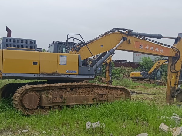 徐工XE490D履帶式挖掘機(jī)