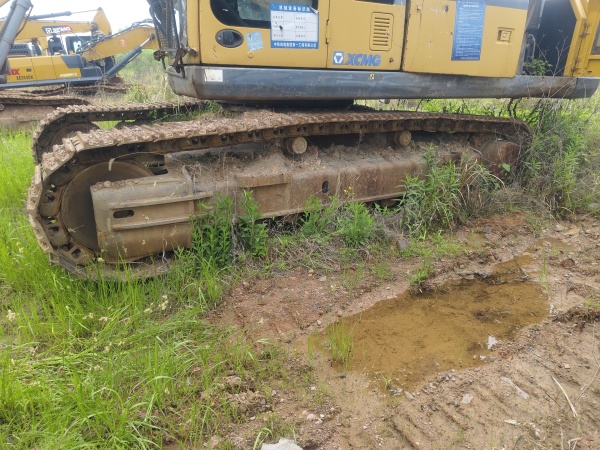 徐工XE370履帶式挖掘機(jī)