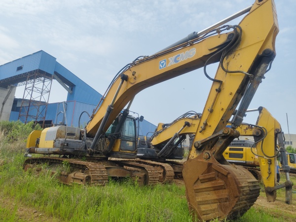 徐工XE370履帶式挖掘機(jī)