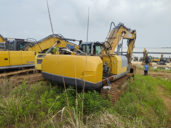 徐工XE370履帶式挖掘機(jī)