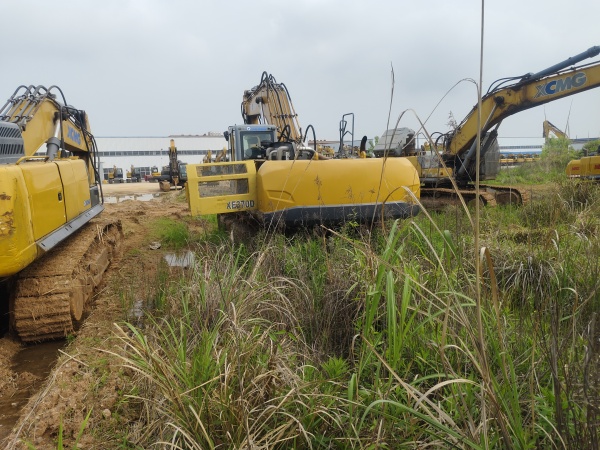 徐工XE370履帶式挖掘機(jī)