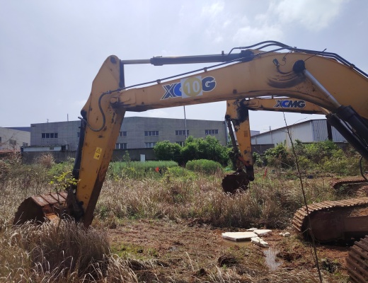 徐工XE270DK履带式挖掘机