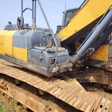 徐工XE270DK履带式挖掘机