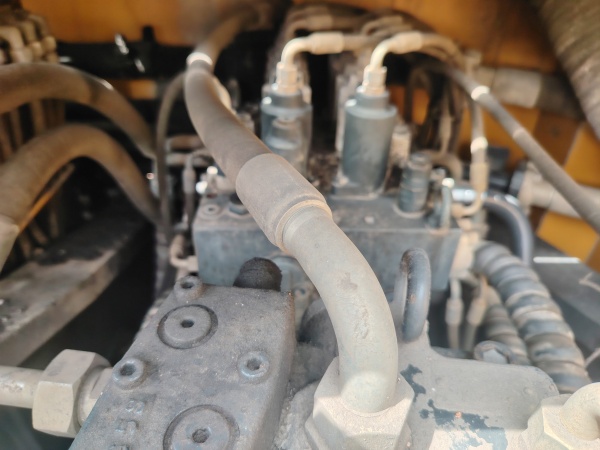 徐工XE270DK履帶式挖掘機