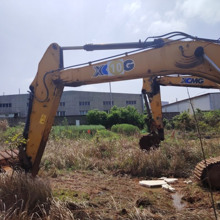 徐工XE270DK履带式挖掘机