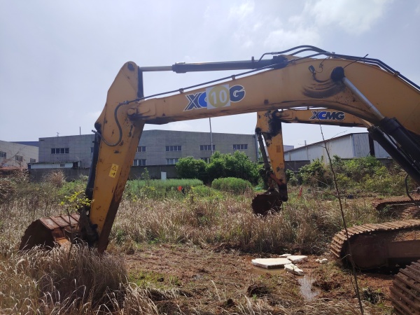 徐工XE270DK履帶式挖掘機