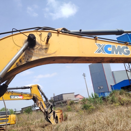 徐工XE270DK履带式挖掘机
