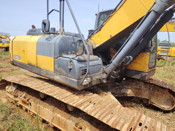 徐工XE270DK履帶式挖掘機