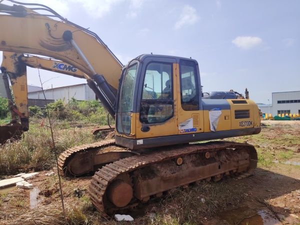 徐工XE270DK履帶式挖掘機