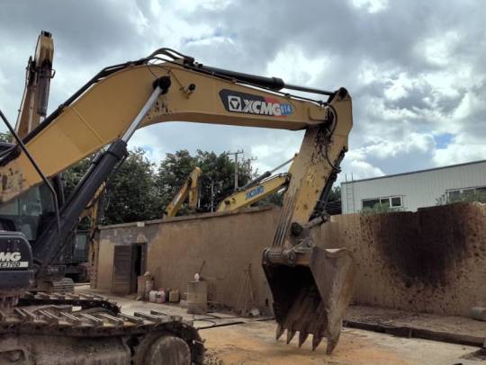 徐工XE370D履带式挖掘机