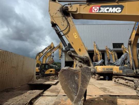 徐工XE370D履带式挖掘机