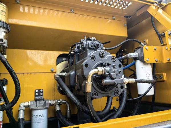 徐工XE400DK履帶式挖掘機