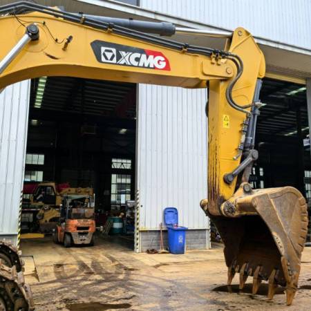 徐工XE400DK履带式挖掘机