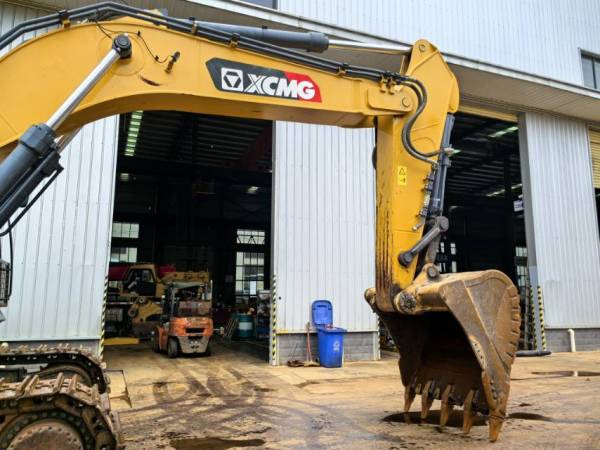 徐工XE400DK履帶式挖掘機