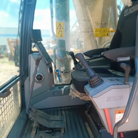 徐工XE370D履带式挖掘机