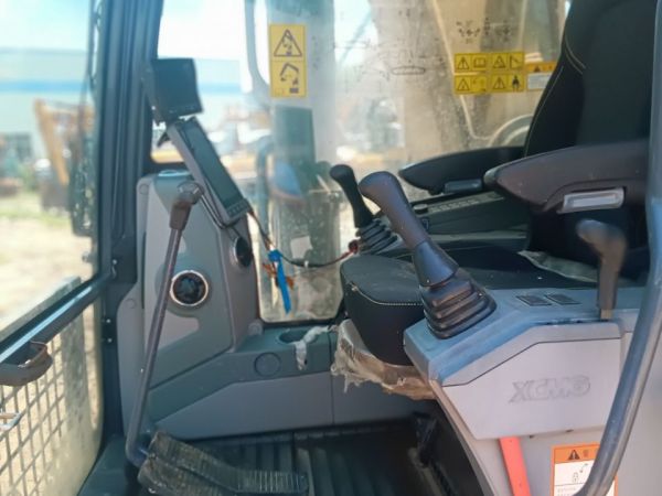 徐工XE370D履帶式挖掘機(jī)