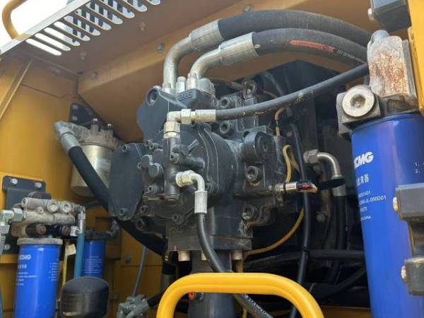 徐工XE550DK履帶式挖掘機