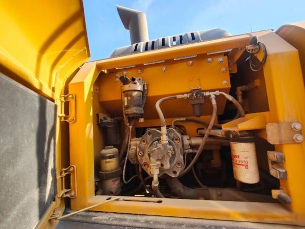 徐工XE270DK履帶式挖掘機