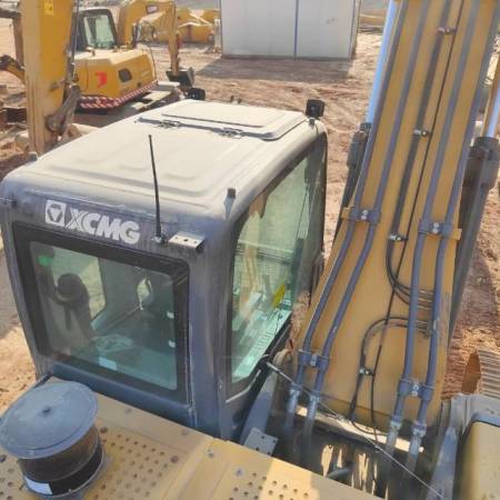 徐工XE270DK履带式挖掘机