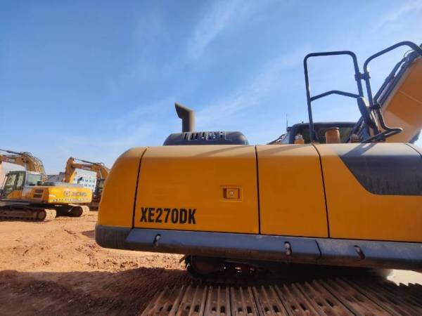 徐工XE270DK履帶式挖掘機