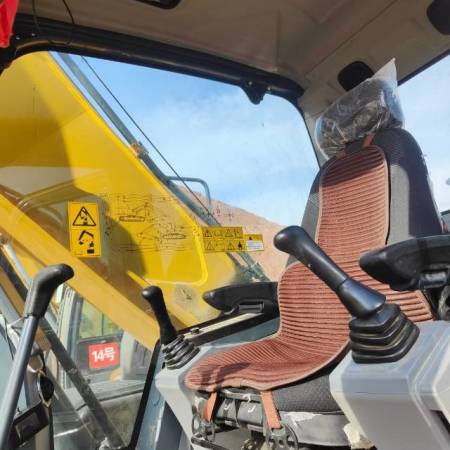 徐工XE270DK履带式挖掘机