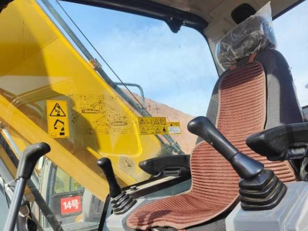 徐工XE270DK履帶式挖掘機