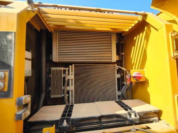 徐工XE270DK履帶式挖掘機