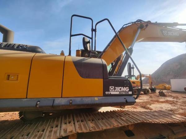 徐工XE270DK履帶式挖掘機
