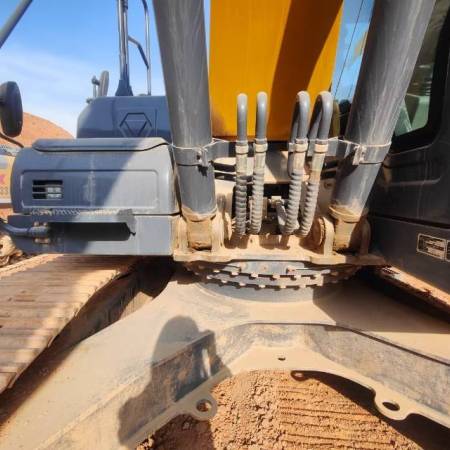 徐工XE270DK履带式挖掘机