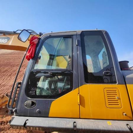 徐工XE270DK履带式挖掘机