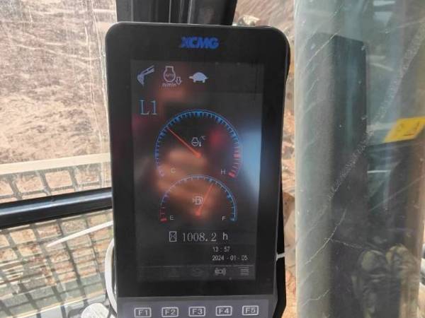 徐工XE270DK履帶式挖掘機