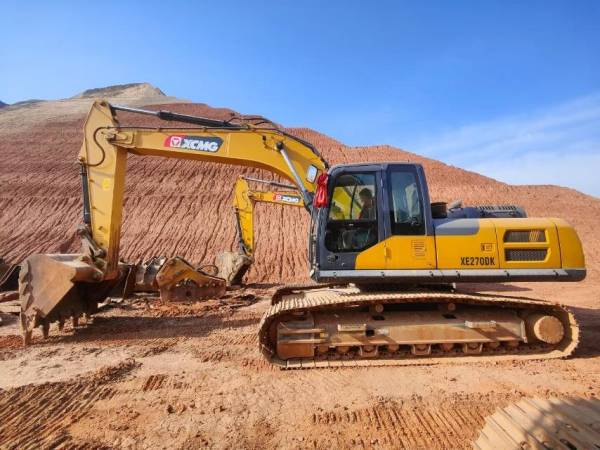 徐工XE270DK履帶式挖掘機