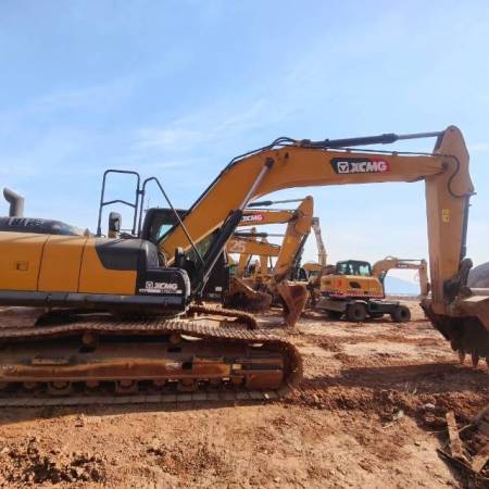 徐工XE270DK履带式挖掘机