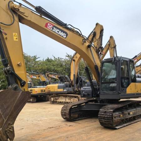 徐工XE225DK履带式挖掘机