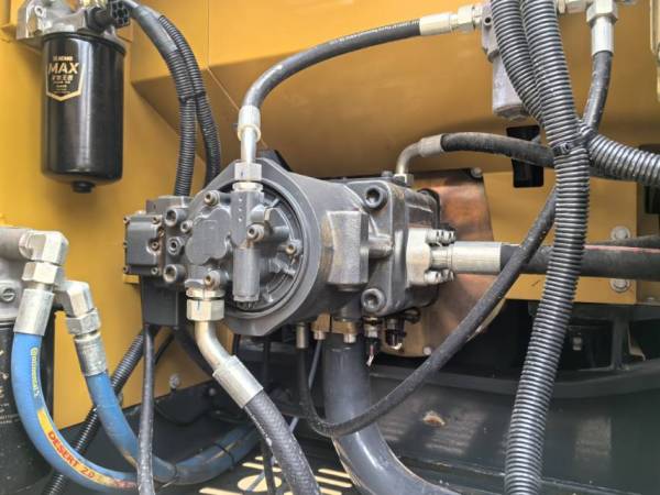 徐工XE225DK履帶式挖掘機(jī)