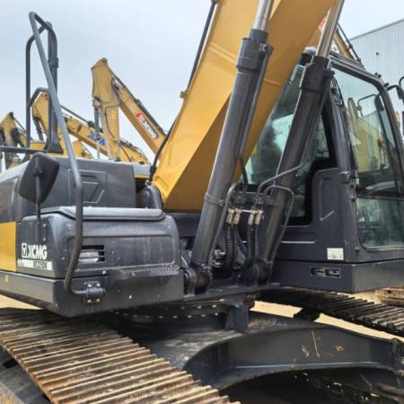 徐工XE225DK履带式挖掘机