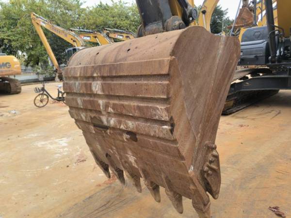 徐工XE225DK履帶式挖掘機(jī)