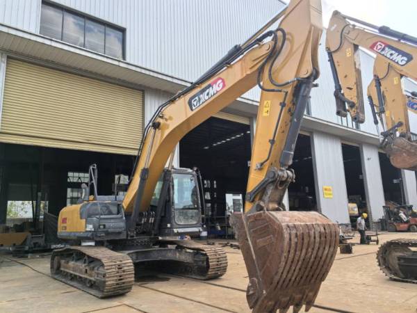 徐工XE245DK履帶式挖掘機